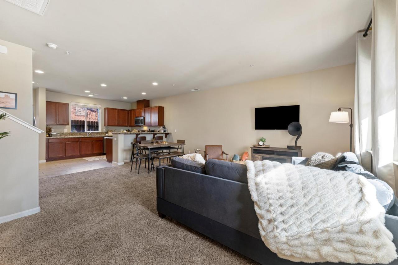 High End Midtown Home With Fireplace And Ensuite Baths Reno Exterior photo