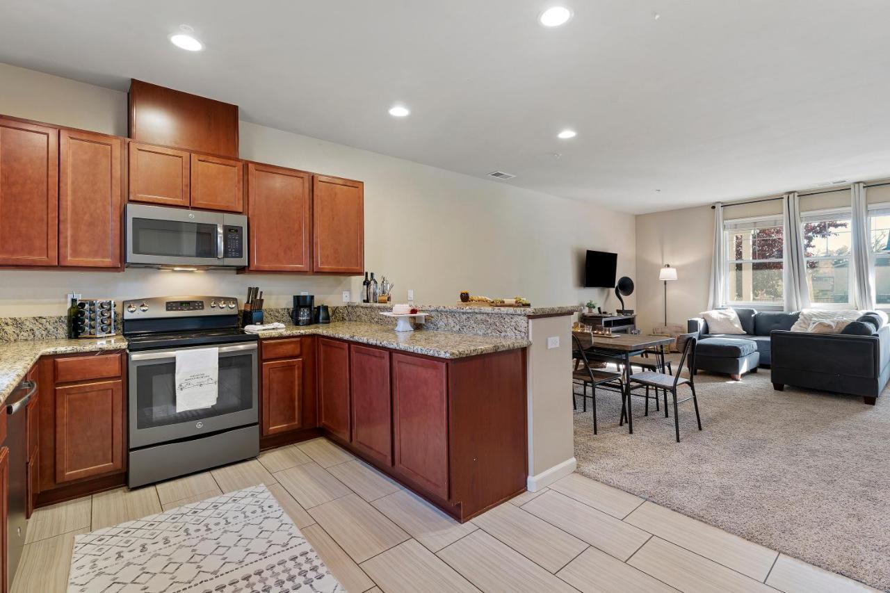 High End Midtown Home With Fireplace And Ensuite Baths Reno Exterior photo