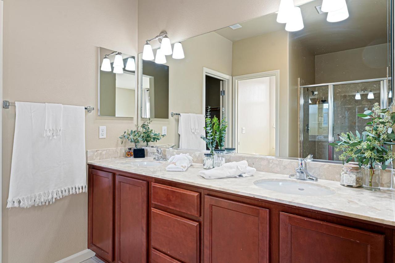 High End Midtown Home With Fireplace And Ensuite Baths Reno Exterior photo
