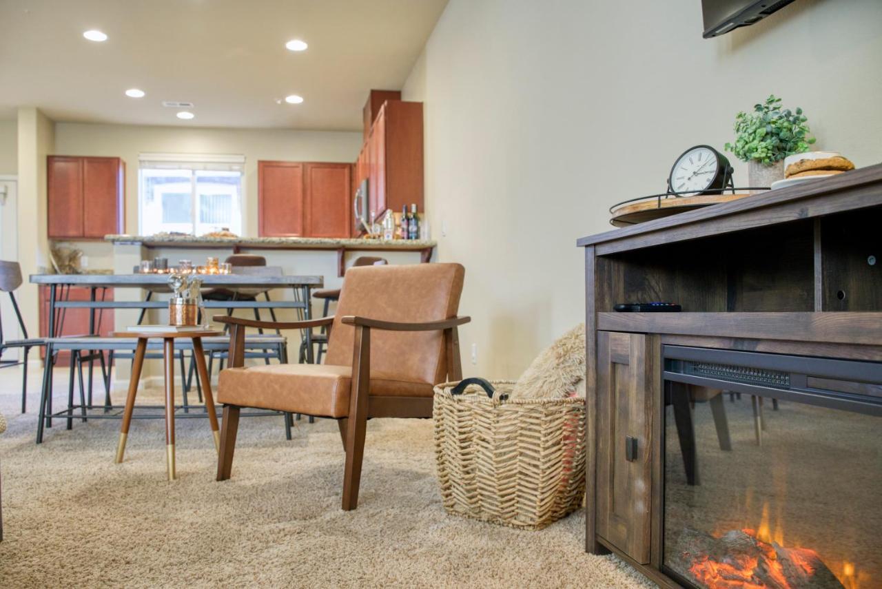 High End Midtown Home With Fireplace And Ensuite Baths Reno Exterior photo